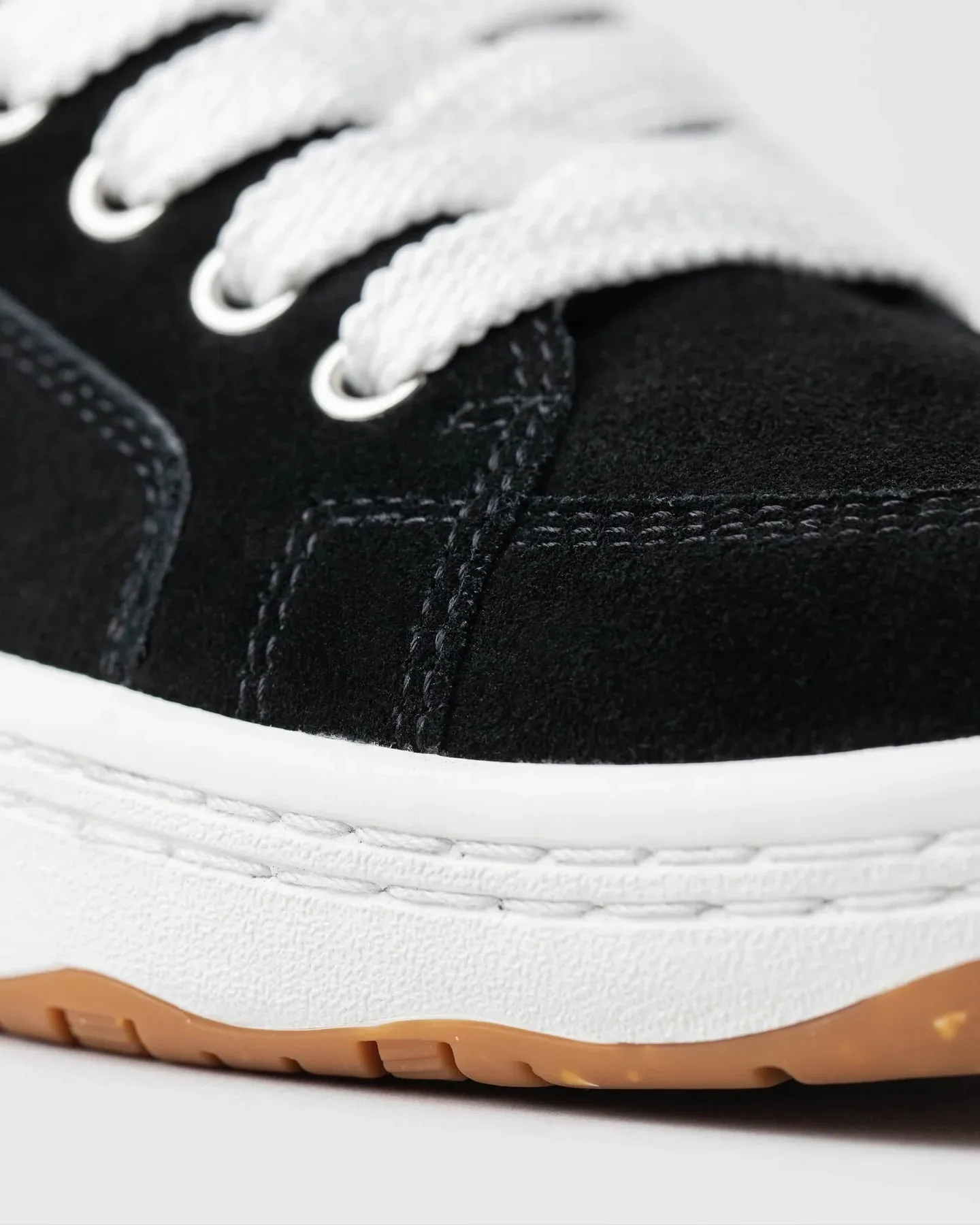 Womens OS Standard Issue Shoes in Black